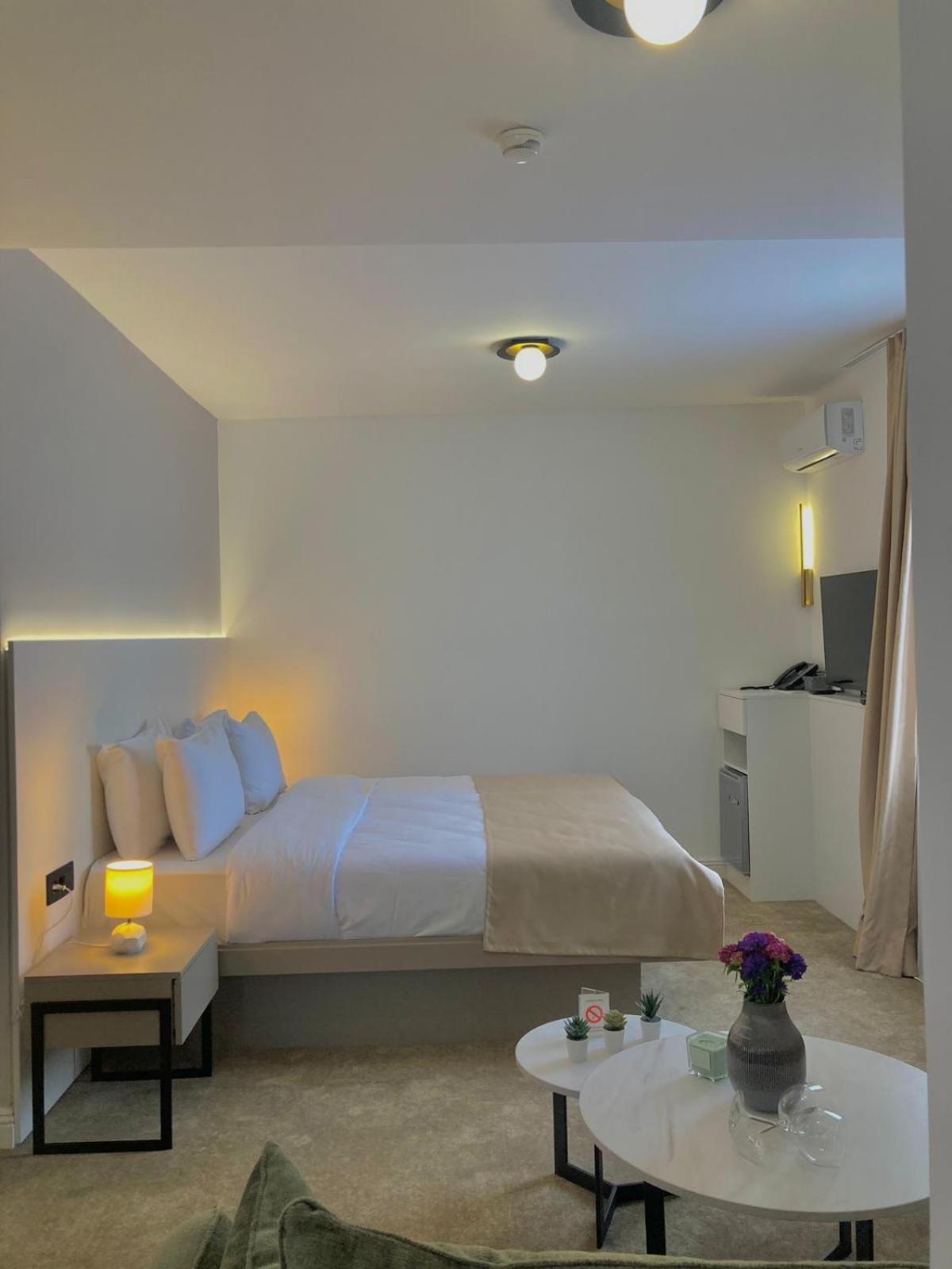 Move In Apartments Belgrado Esterno foto
